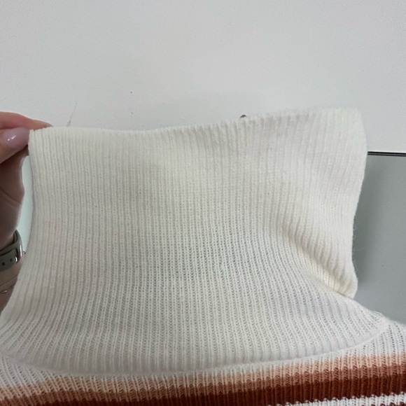 Urban Outfitters Turtle Neck Sweater Balloon Sleeves - Picture 4 of 5